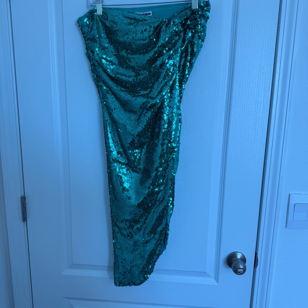 Fashion Nova Emerald Green Asymmetrical Sequin Skirt